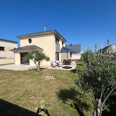 Maison De Strandhaus By Interhome * Gouville-sur-Mer