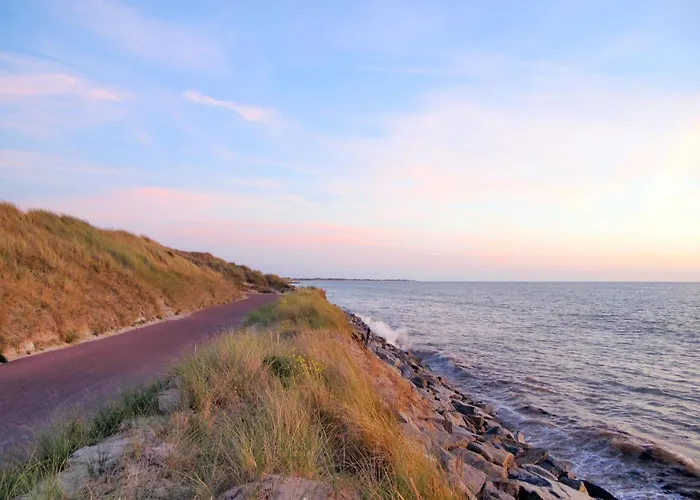 Maison De Strandhaus By Interhome * Gouville-sur-Mer